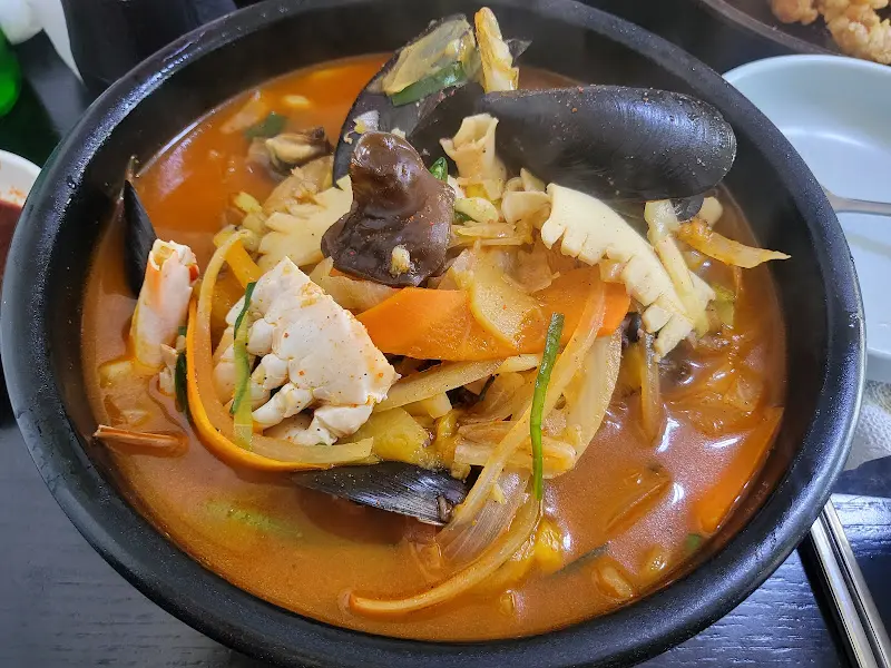 해물이 푸짐하게 들어간 짬뽕