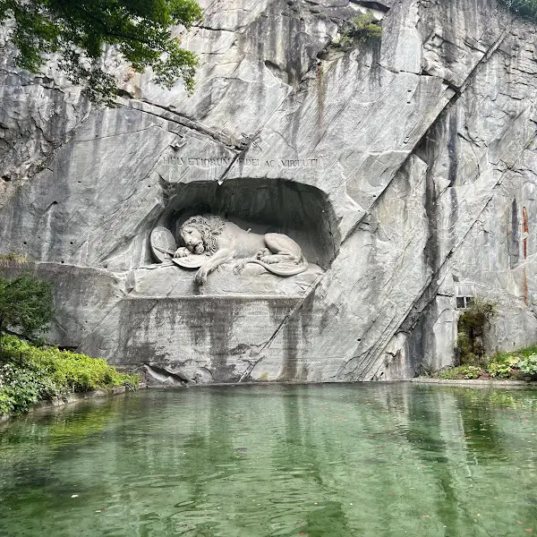 스위스 루체른의 사자상