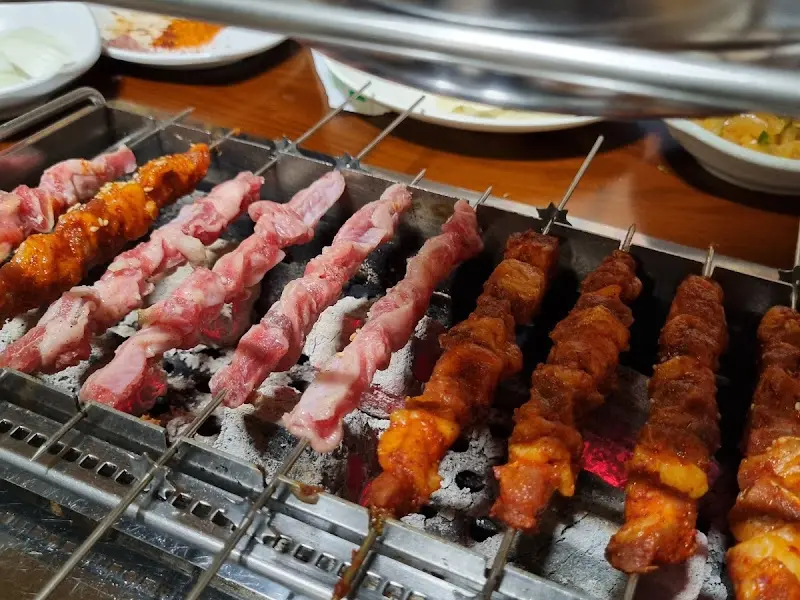 양꼬치 굽는 모습