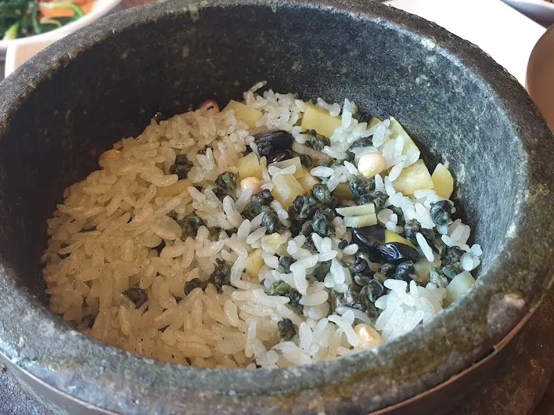 소양반의 놋그릇에 담긴 밥