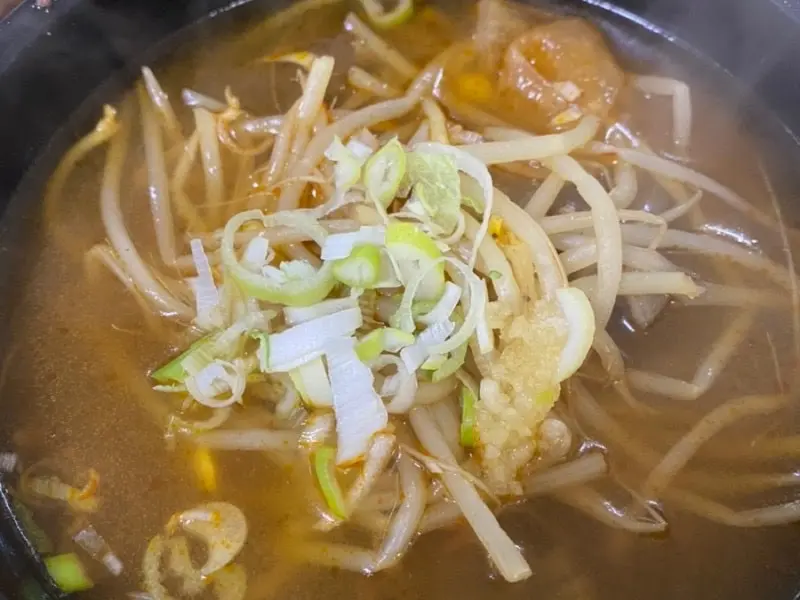 콩나물이 가득한 선짓국