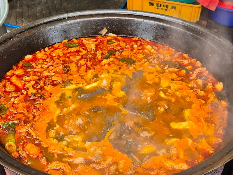 수구레가 끓고 있는 솥