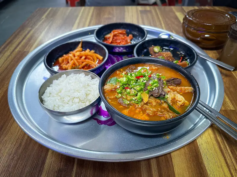 맛있어 보이는 수구레 국밥