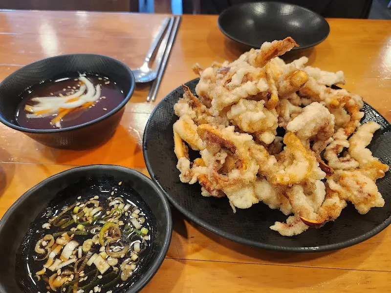 갓 튀겨져 나온 오징어 탕수육