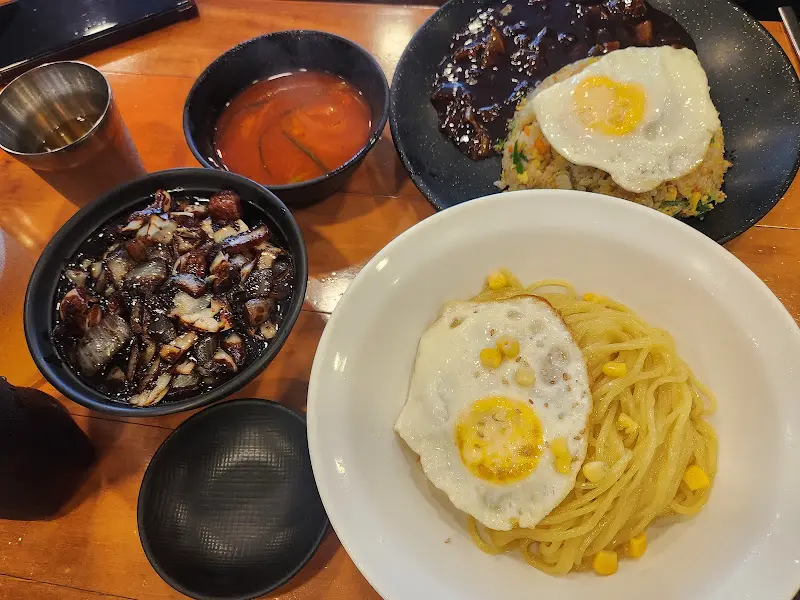 윤기 좔좔 흐르는 간짜장