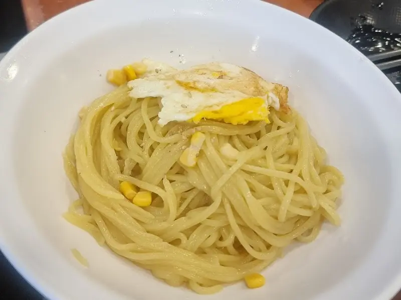 계란후라이가 올라간 짜장면