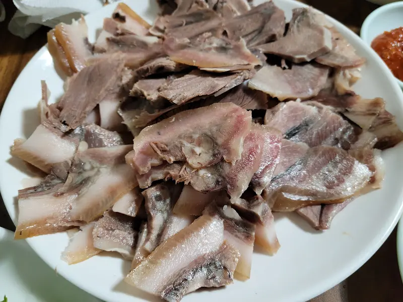 돼지머리 수육의 푸짐한 양