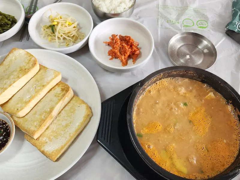 고토일 청국장과 밑반찬