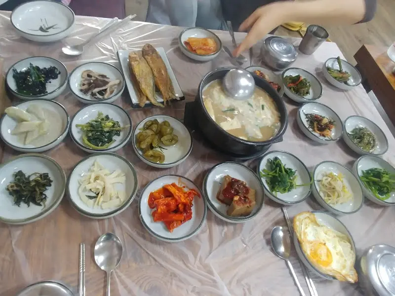 푸짐한 산채정식 반찬