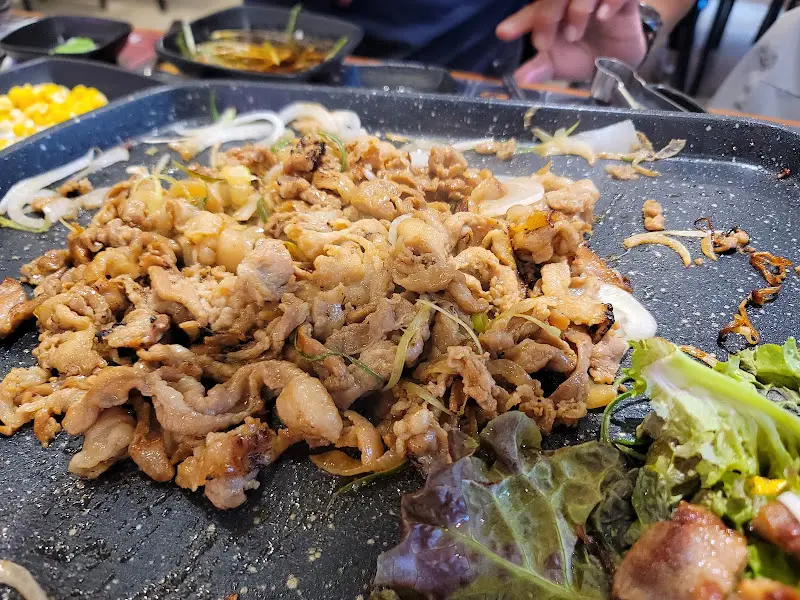 불판 위의 양념갈비