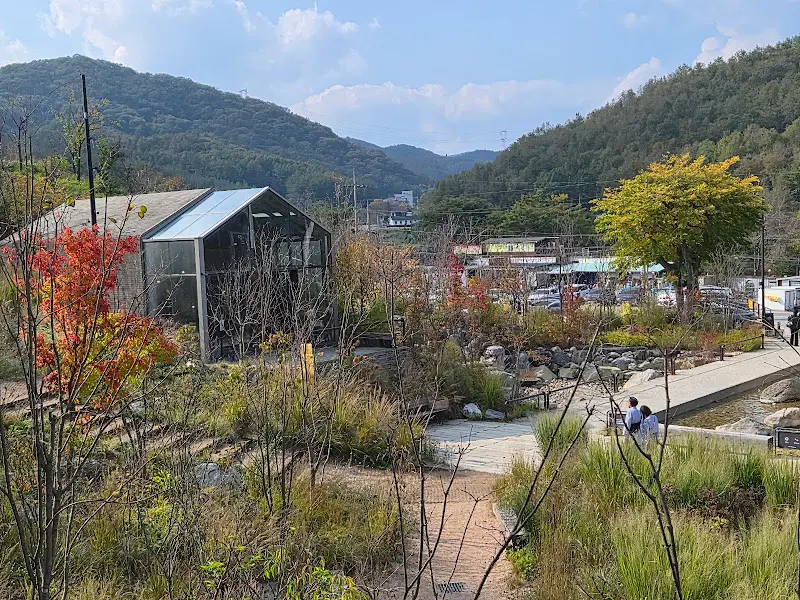 아기자기하게 꾸며진 정원