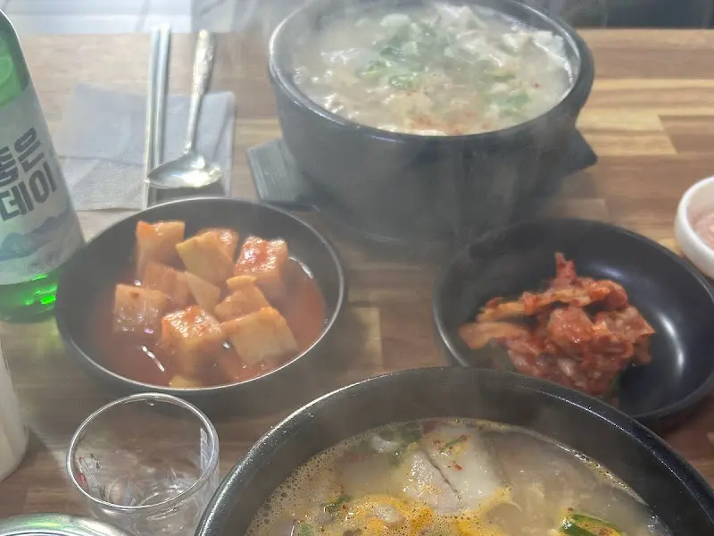 돼지국밥과 반찬