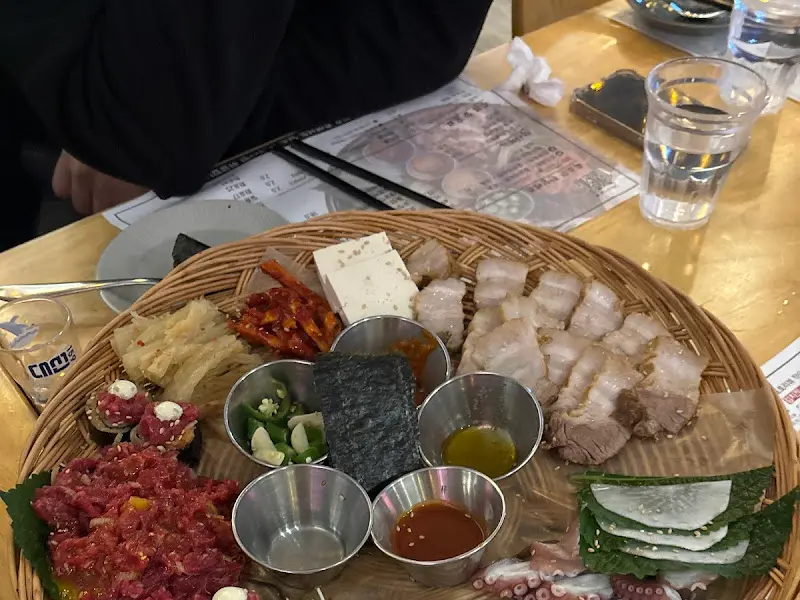 육소문 한상 근접 사진