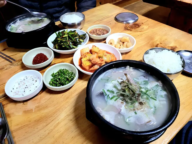 푸짐한 국밥 한 상 차림