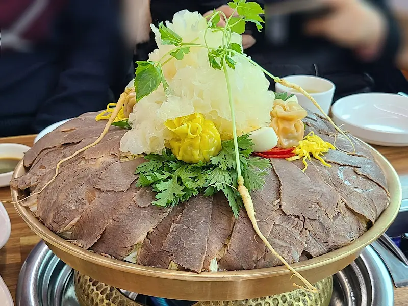 화려한 비주얼의 어복쟁반