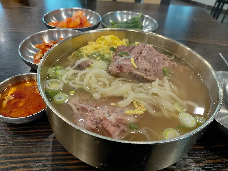 뼈칼국수와 겉절이 김치