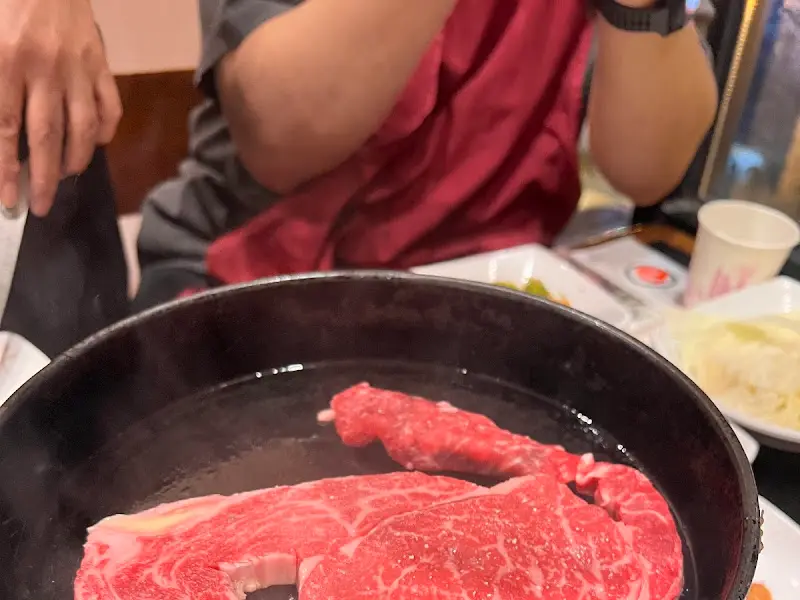 전문가의 손길로 구워지는 등심