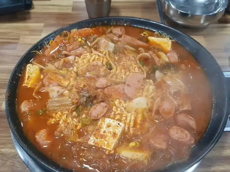 초원 부대찌개 전체샷