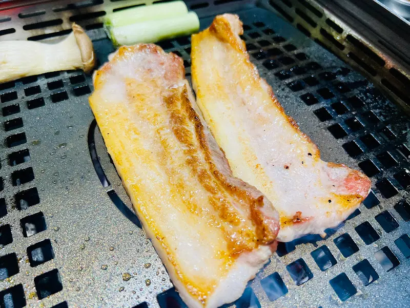 잘 구워진 삼겹살