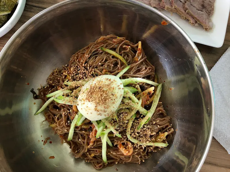 고네미식당 비빔막국수
