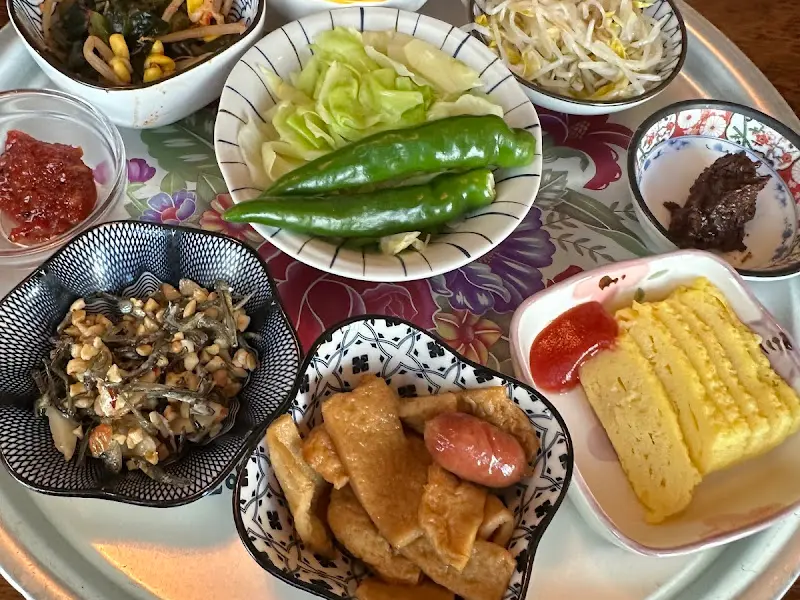 정갈한 밑반찬 한상차림