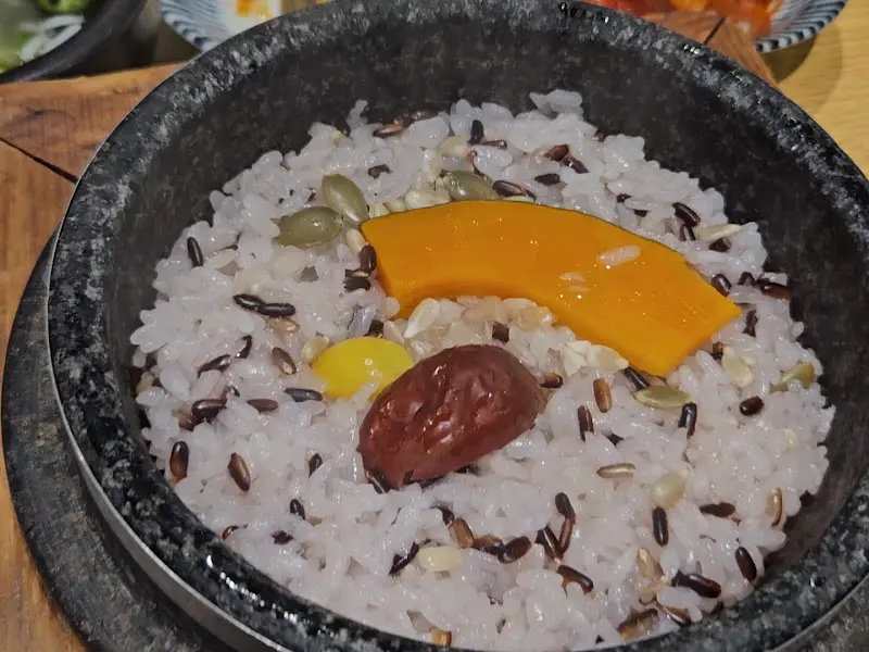 영양 가득 돌솥밥