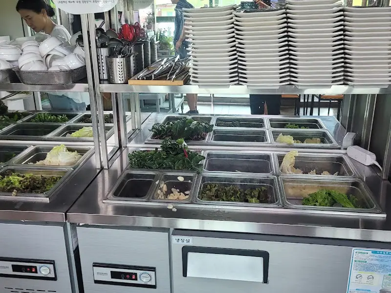 싱싱한 쌈 채소 코너