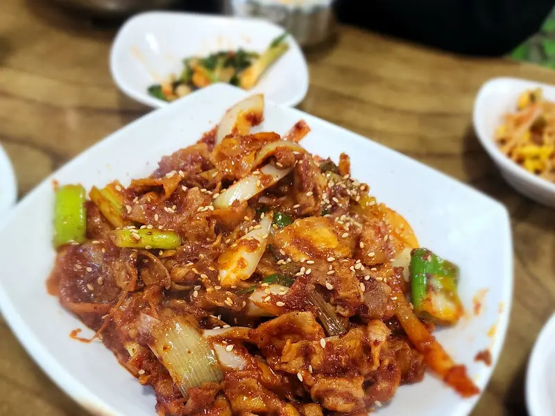 윤기가 자르르 흐르는 제육볶음