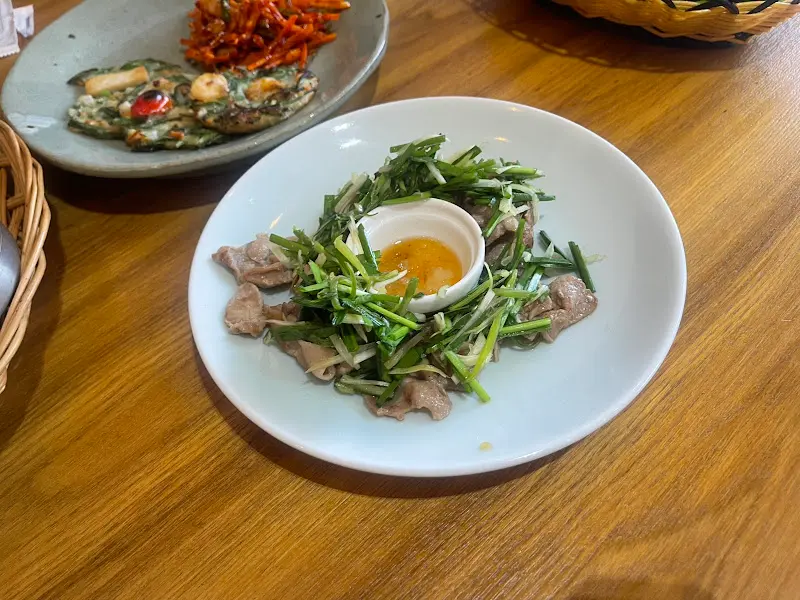 깻잎에 싸 먹는 아롱사태 수육