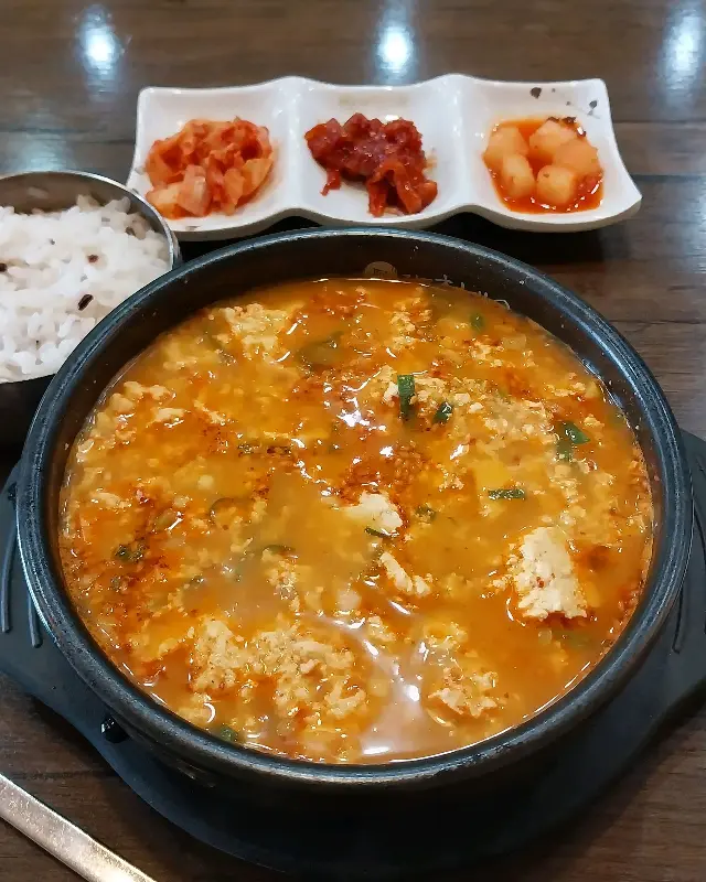 순한두부찌개의 비주얼