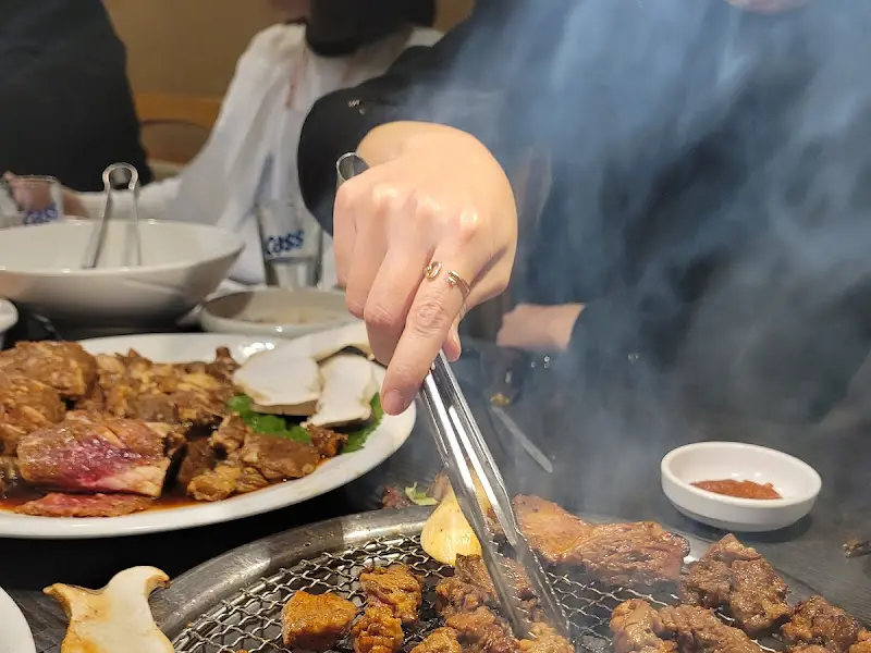 양념갈비 굽는 모습