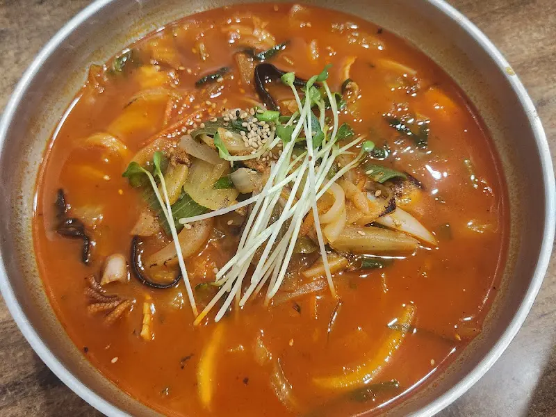 해물과 야채가 듬뿍 들어간 짬뽕