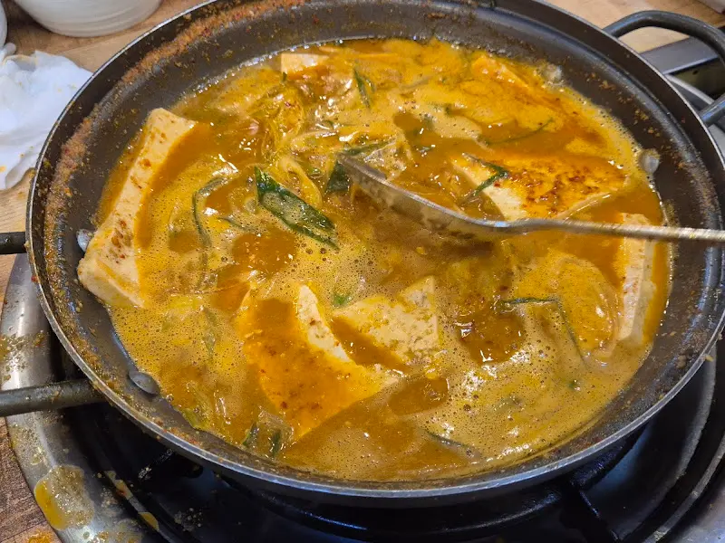 보글보글 끓는 짜박두부