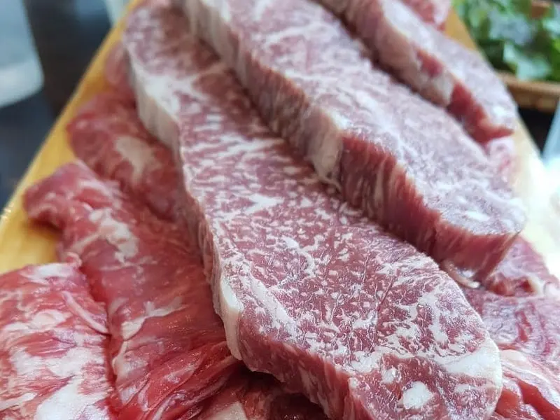 환상적인 마블링의 강화약쑥한우