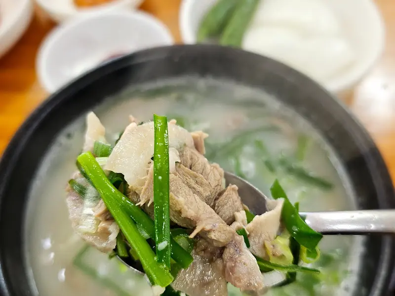 큰길돼지국밥 고기