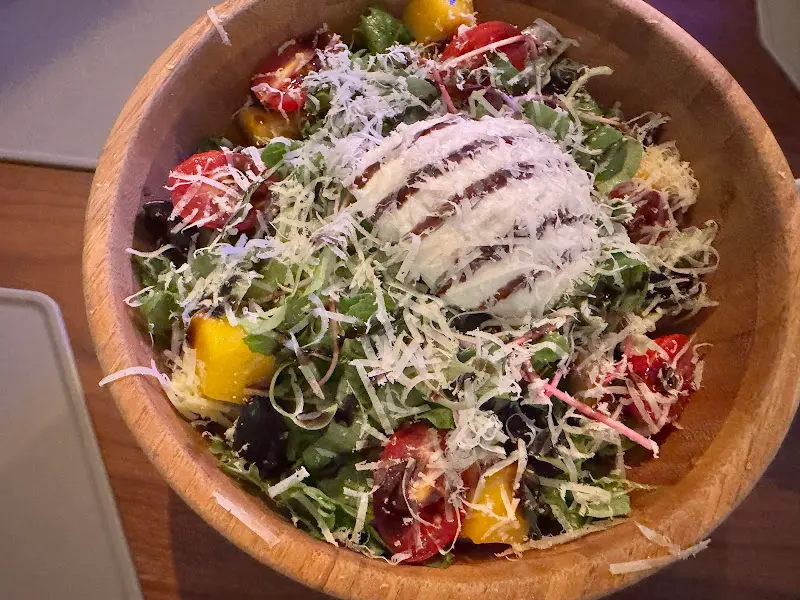 신선한 샐러드의 모습