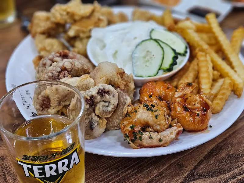 문어, 새우, 감자 튀김