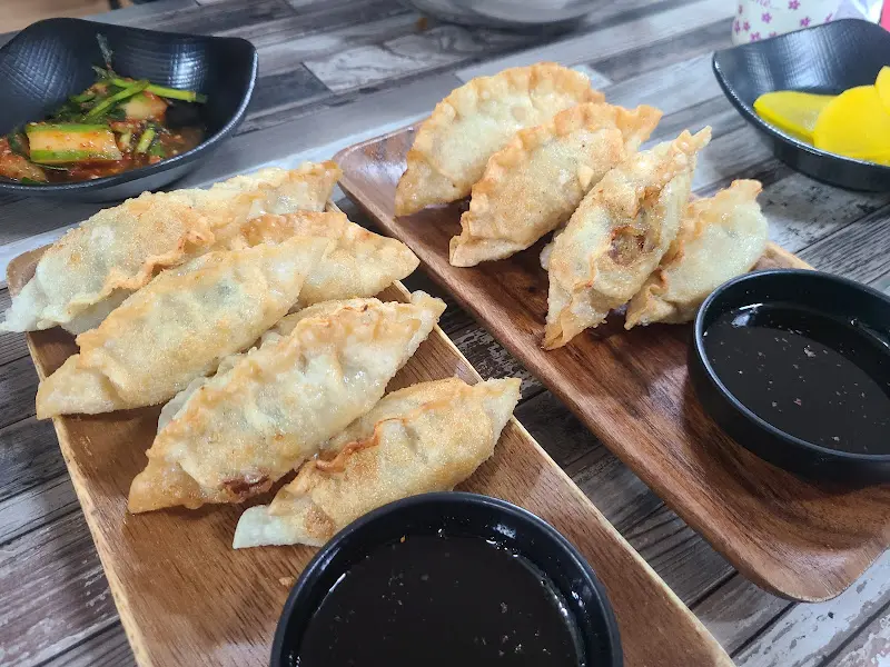 겉바속촉의 정석, 군만두