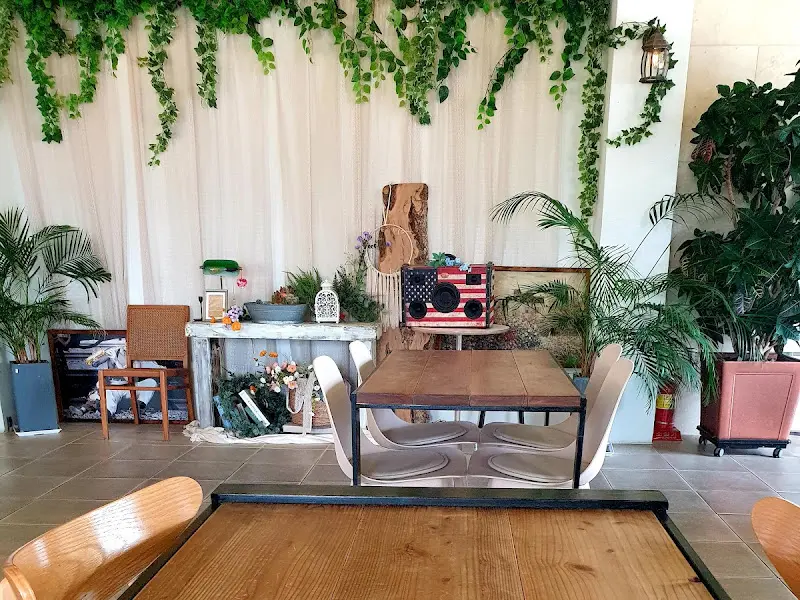 카페 내부 인테리어