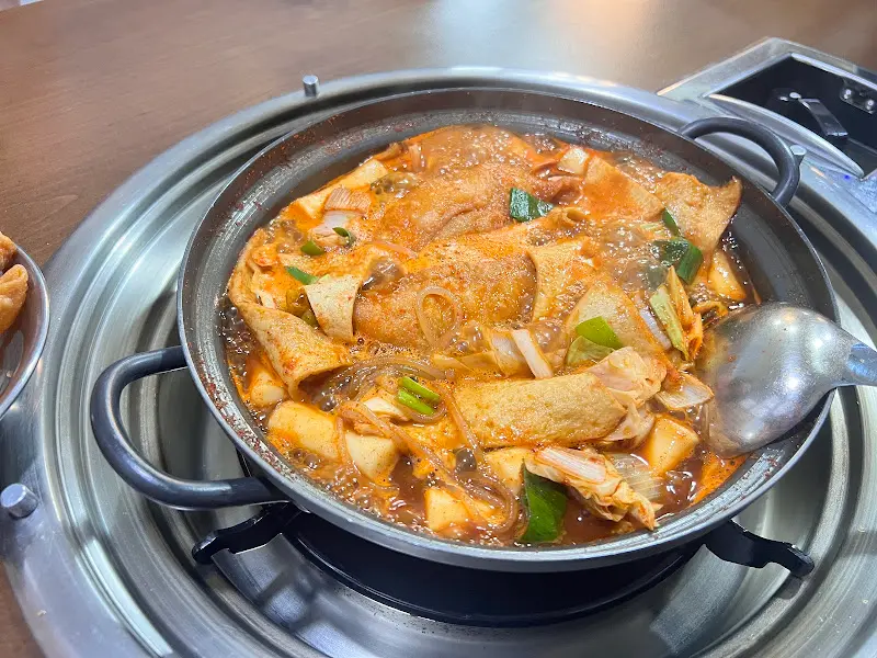 푸짐한 양의 즉석 떡볶이