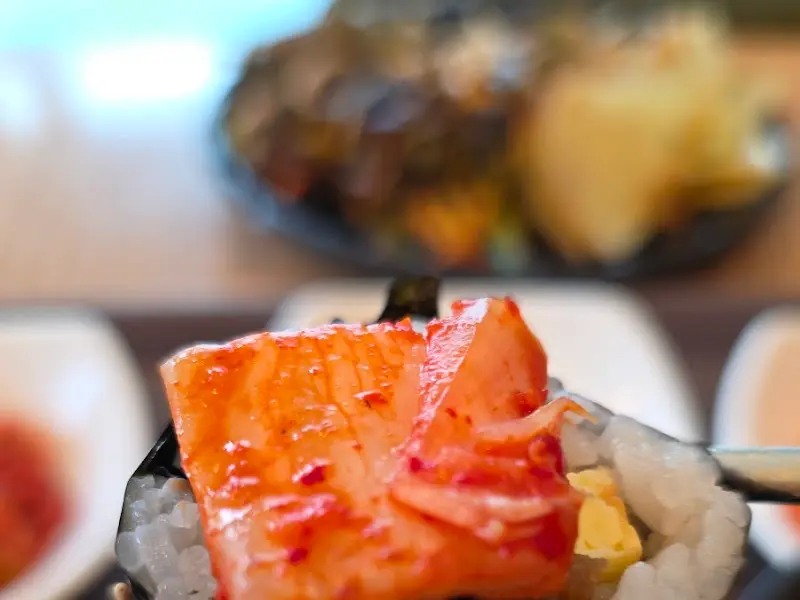 젓가락을 멈출 수 없는 김밥의 유혹