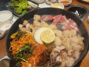 혼자 떠나는 미식 여행, 웨이팅도 즐거운 OO의 숨겨진 고기 맛집 탐험기