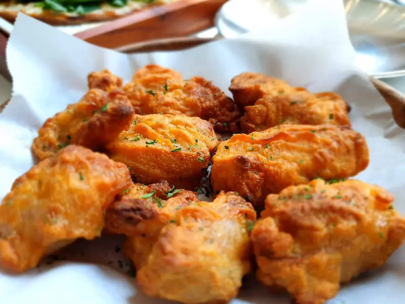 갓 튀겨져 나온 따끈따끈한 뇨끼