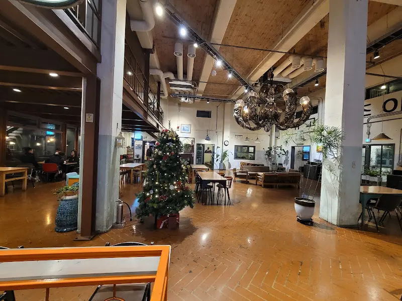 카페 내부 전경