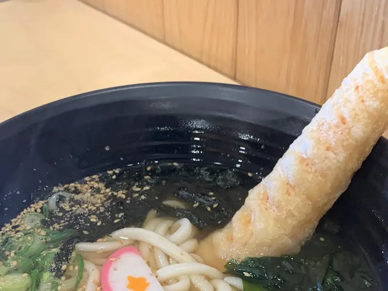 큼지막한 튀김이 올라간 우동