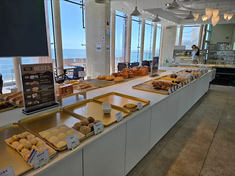 해월당 빵 진열대