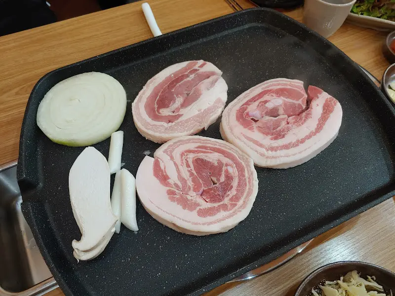 익어가는 돼지고기