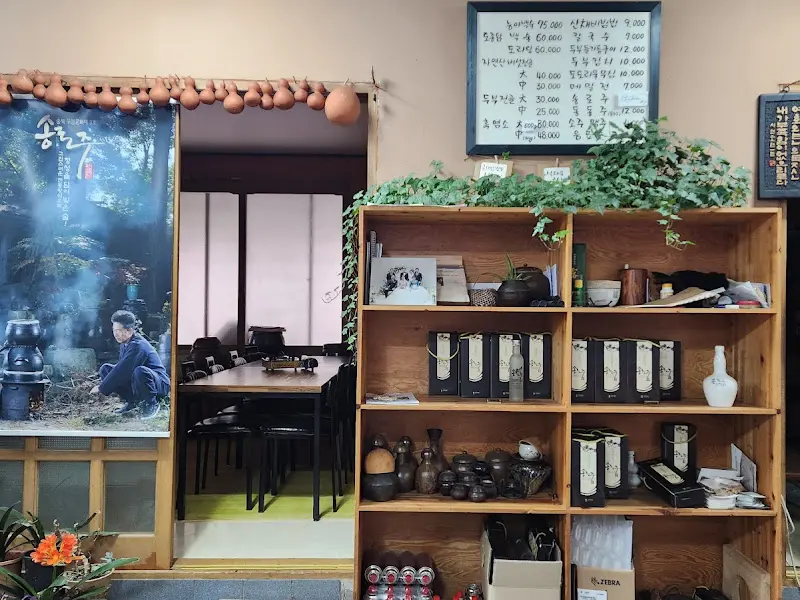 정겨운 분위기의 식당 내부