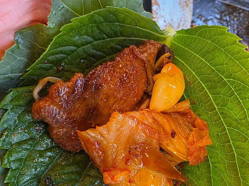 깻잎쌈에 싸먹는 오리구이