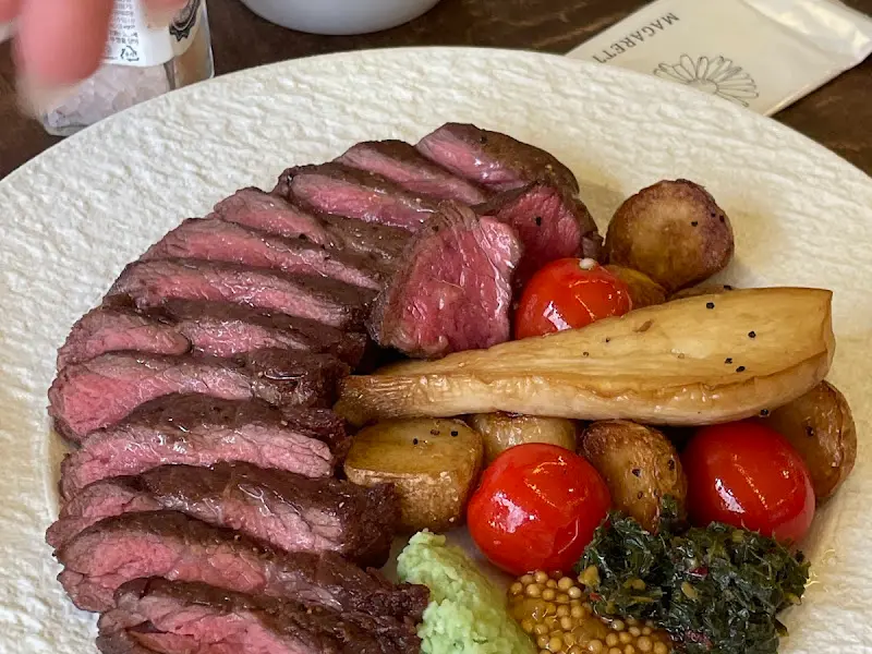 잘 구워진 스테이크 단면